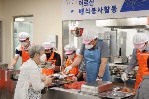 박상수 삼척시장,  도계노인복지관에서 배식 봉사 참여